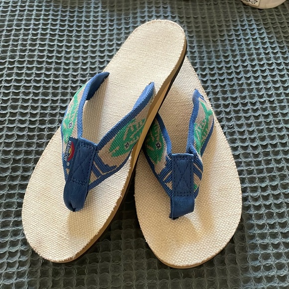 Rainbow sandals - like new - Picture 2 of 5